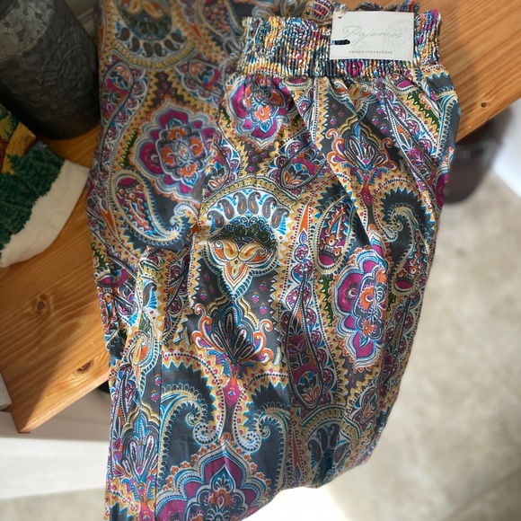 NWT Pretty paisley pattern pajama bottoms - Picture 4 of 5
